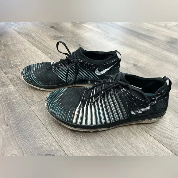Women’s Nike Free Transform Flyknit Shoes - Picture 3 of 6